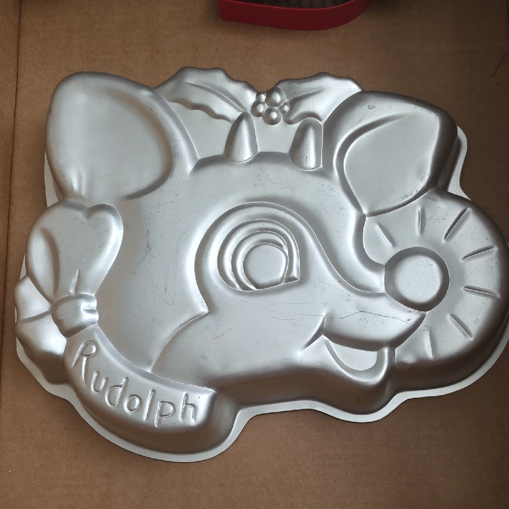Wilton Silver Rudolph Cake Pan